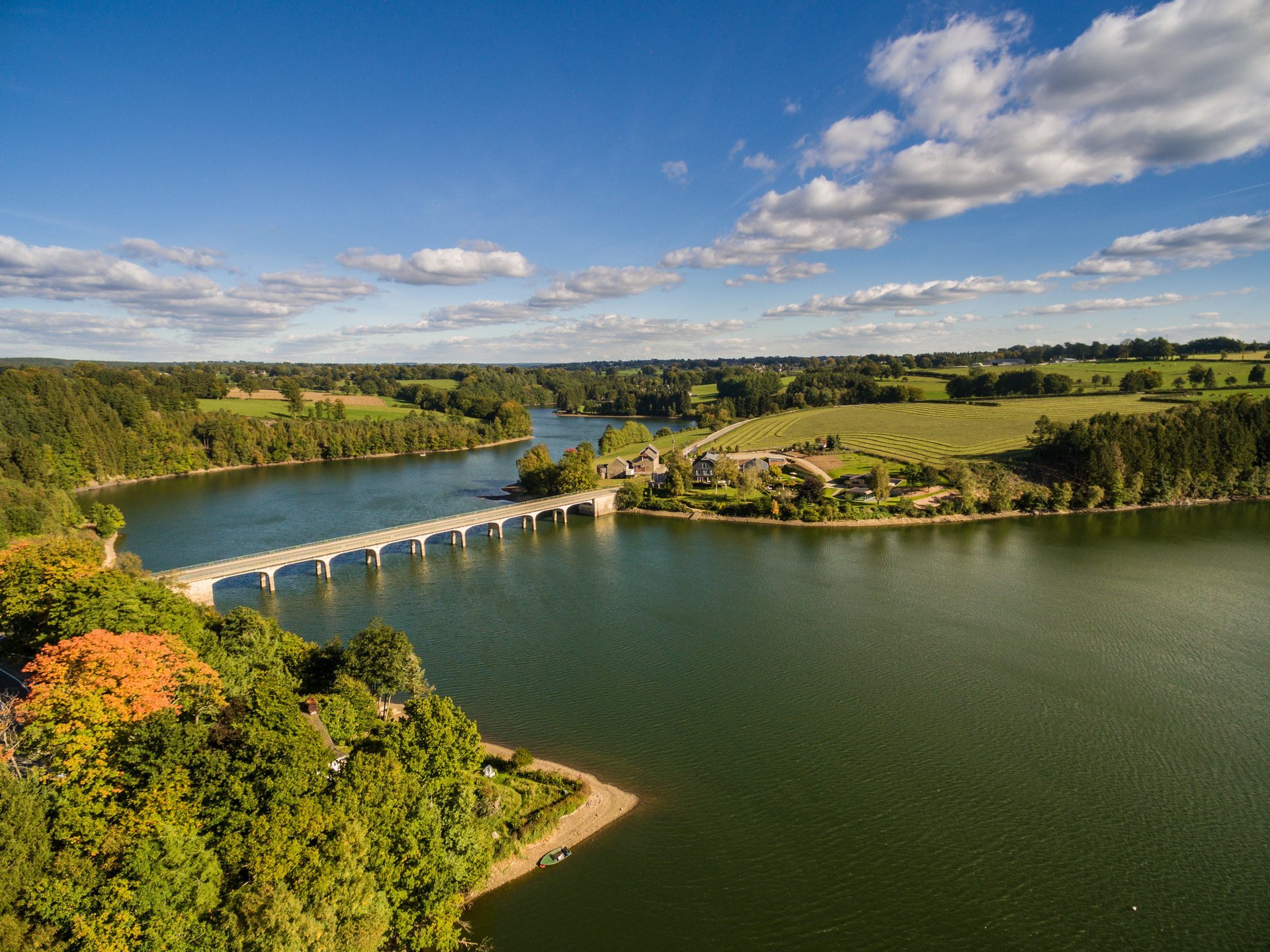 Lac et barrage de robertville